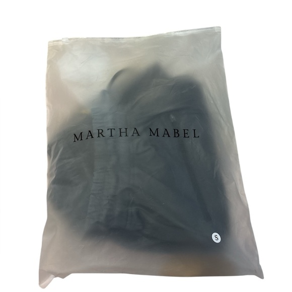 Scrubs Grey Jogger Sz Small.
14” waist with an extra 3” of stretch
Martha Mabel - Picture 7 of 7